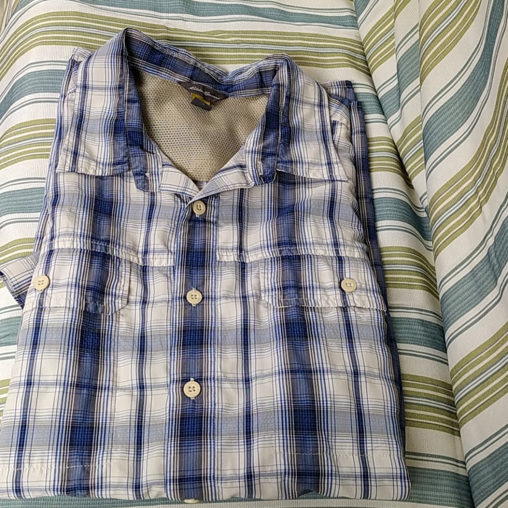 Eddie Bauer buttons down shirt short sleeve